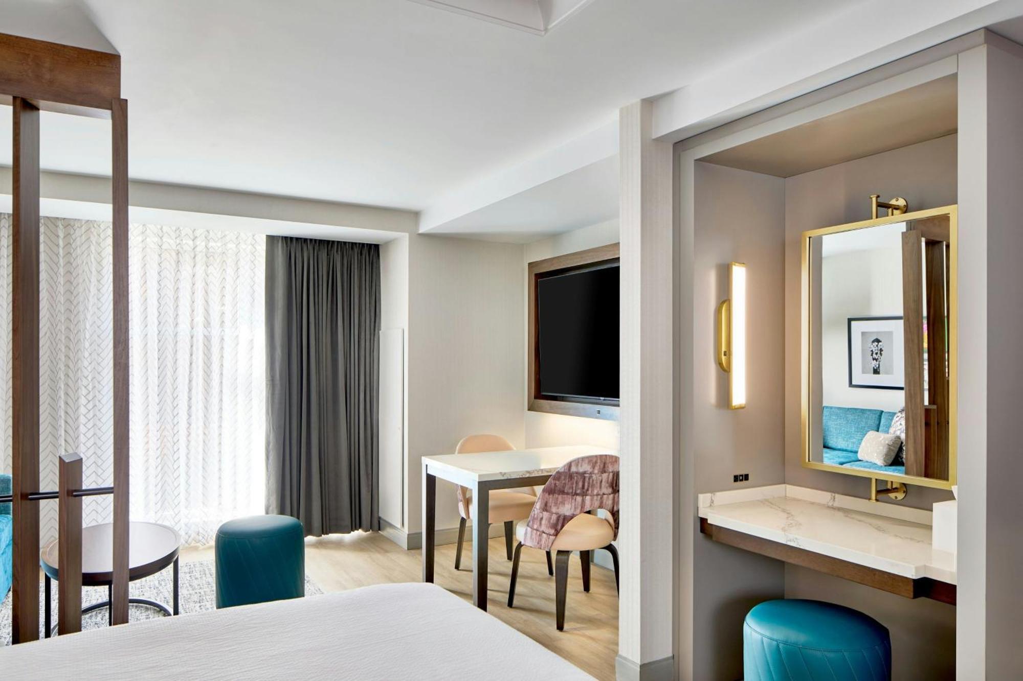 Hotel By Marriott Downtown/convention Center 3*