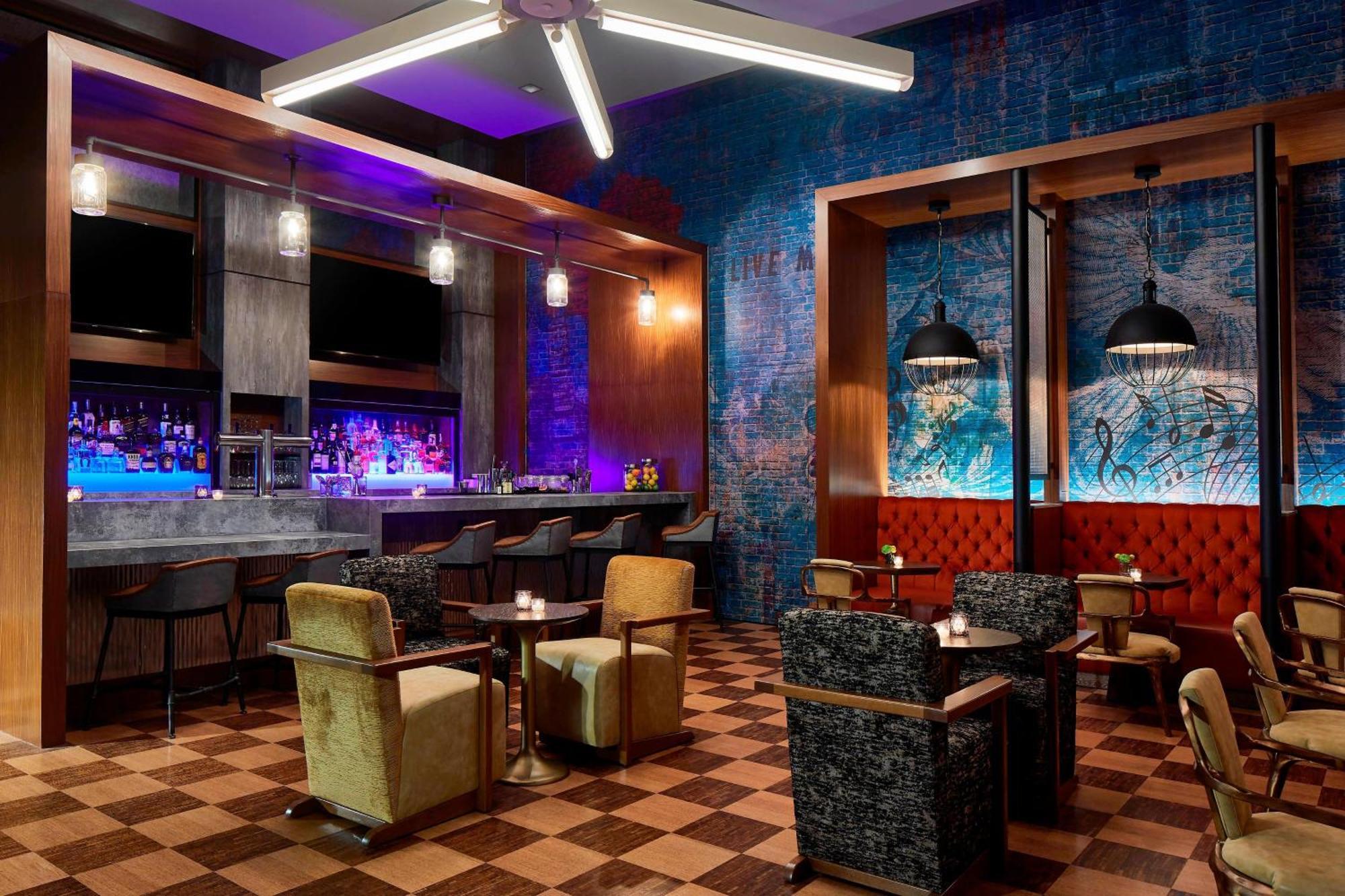 Hotel By Marriott Downtown/convention Center Nashville
