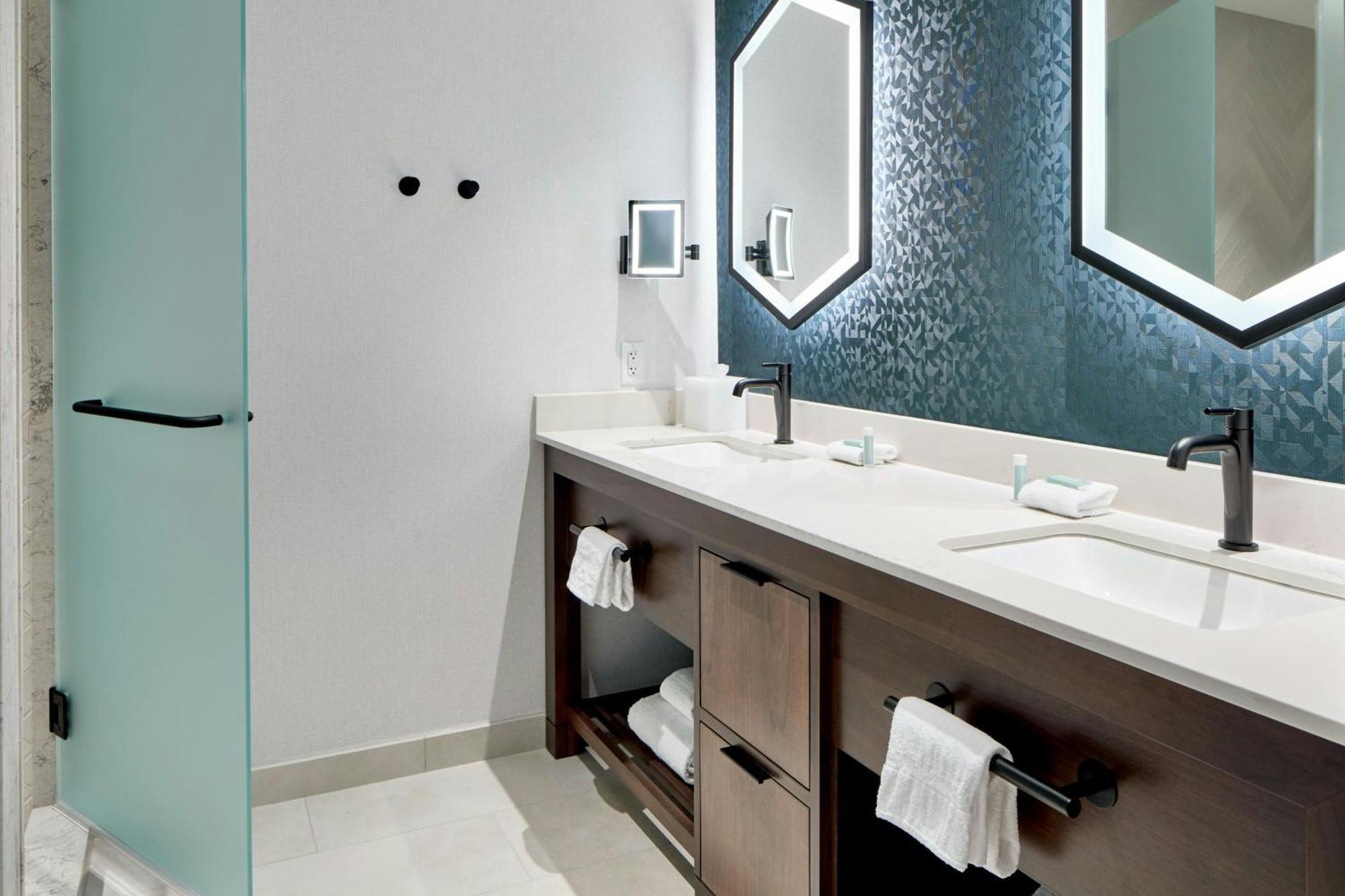 By Marriott Downtown/convention Center Hotel 3*