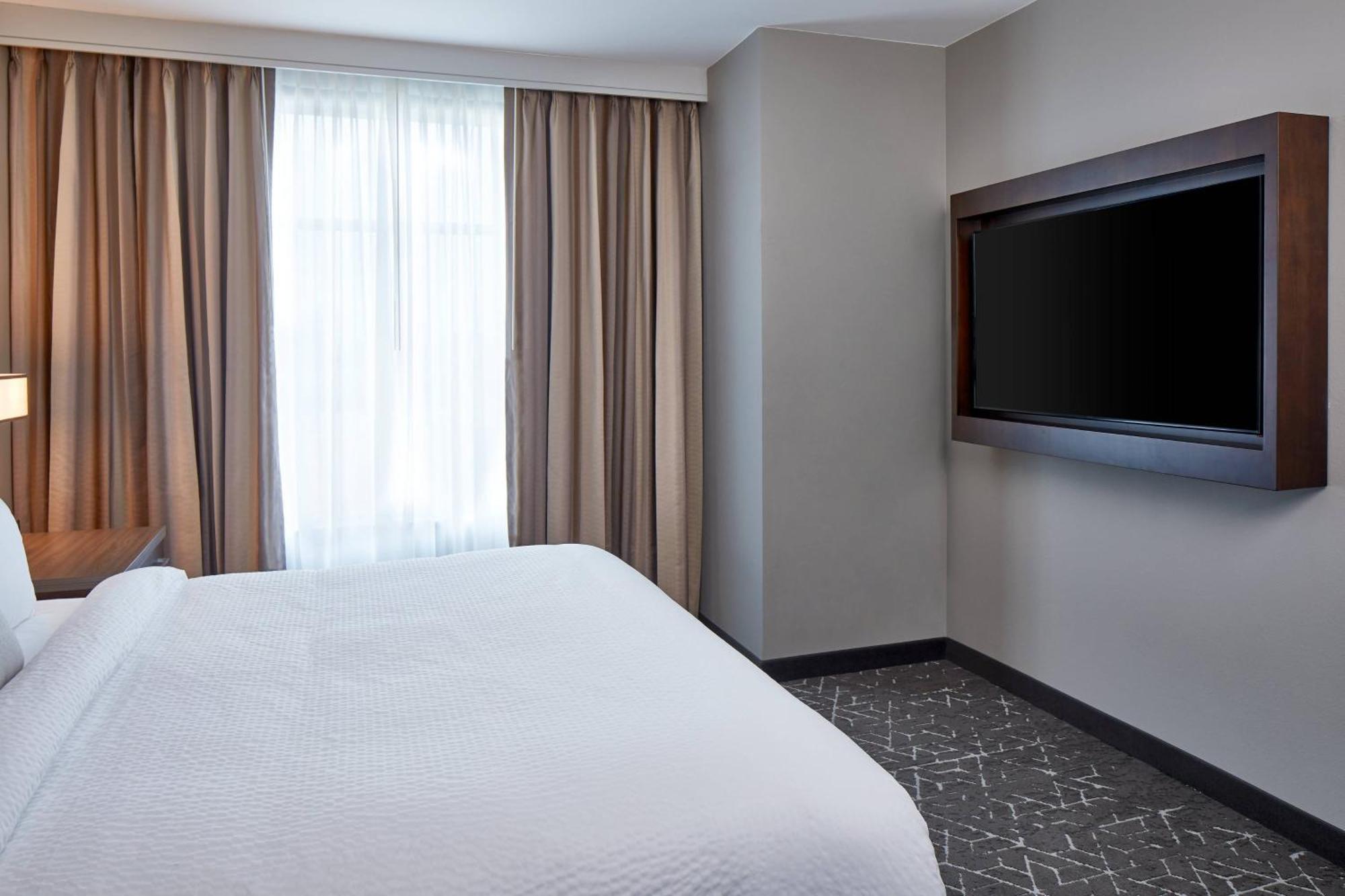 By Marriott Downtown/convention Center Hotel