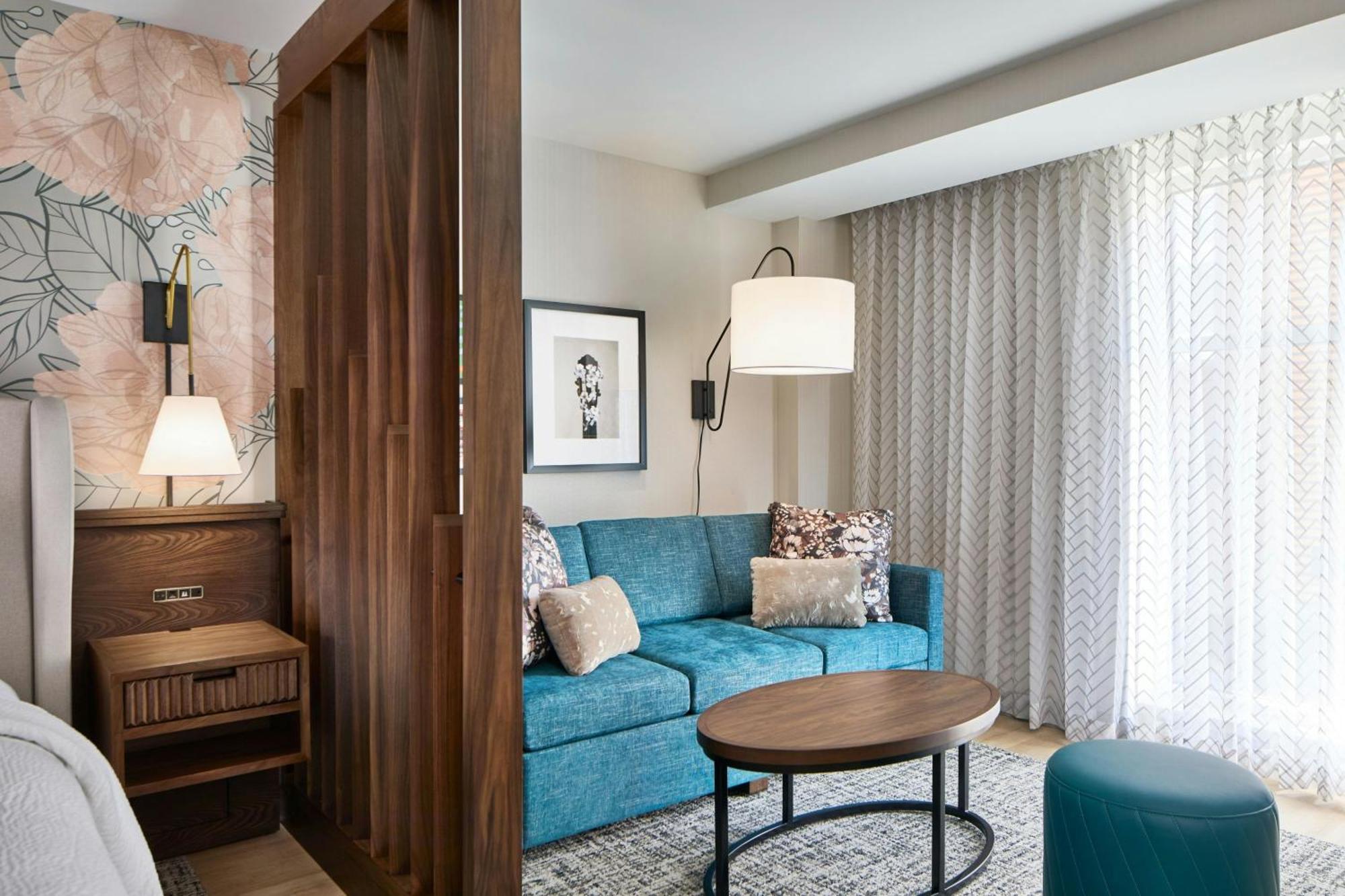 By Marriott Downtown/convention Center Hotel 3*