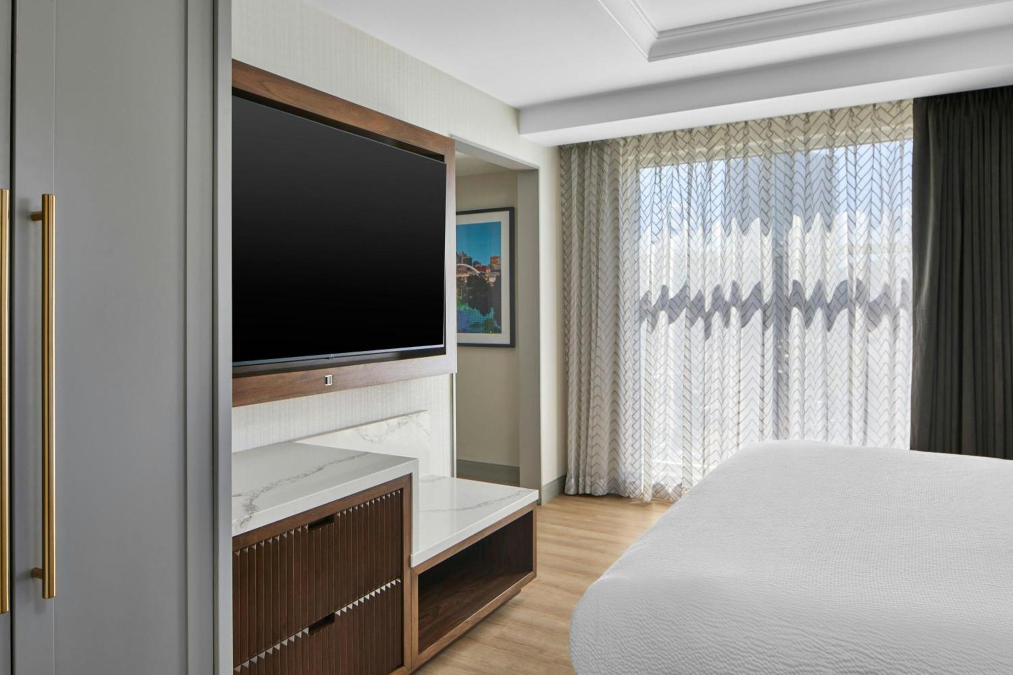 By Marriott Downtown/convention Center 3*
