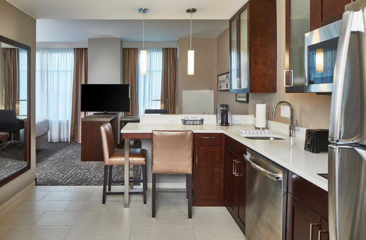 Hotel By Marriott Downtown/convention Center 3*