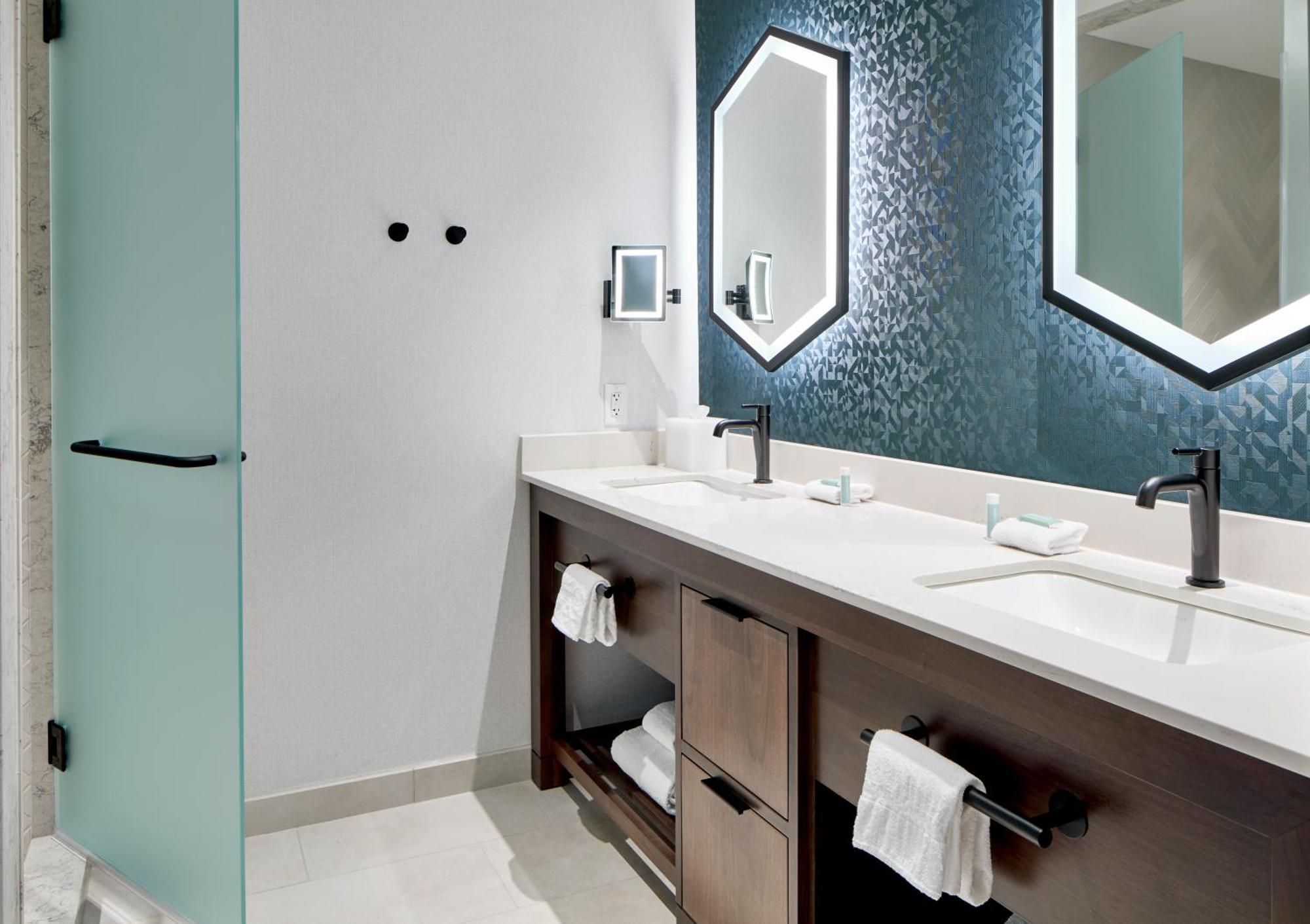 Hotel By Marriott Downtown/convention Center 3*