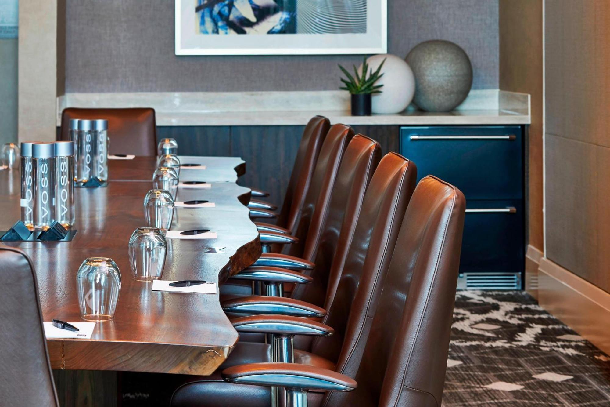 By Marriott Downtown/convention Center Hotel 3*
