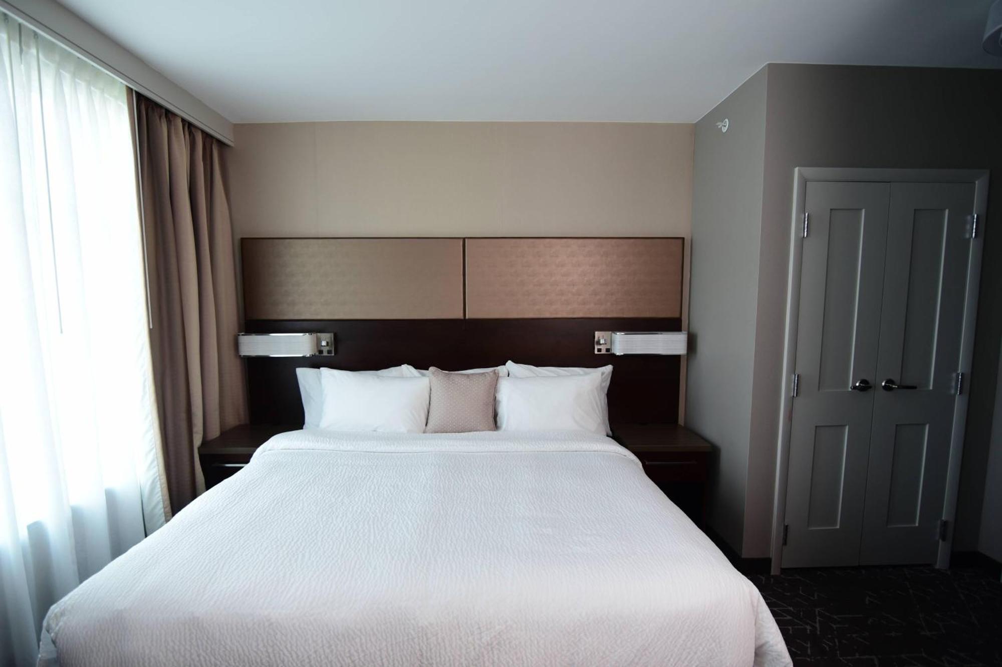 Hotel By Marriott Downtown/convention Center 3*